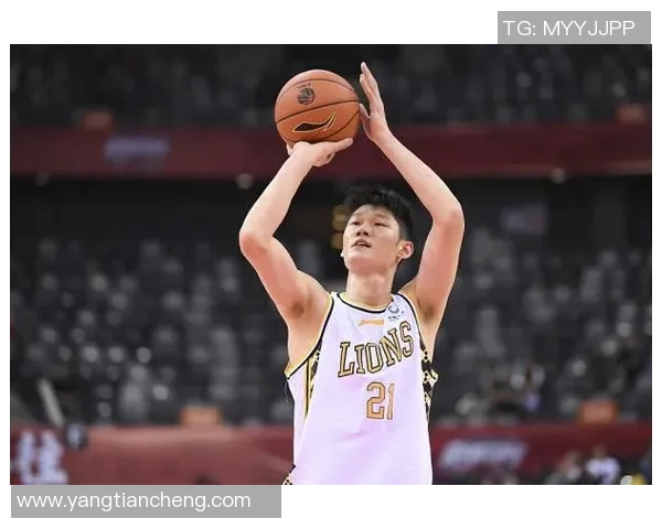 胡金秋：从青涩新星到篮球场上的耀眼巨星的成长之路与未来展望